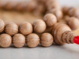 Różaniec #133, drewno oliwne, 54 koraliki