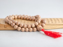 Różaniec #133, drewno oliwne, 54 koraliki