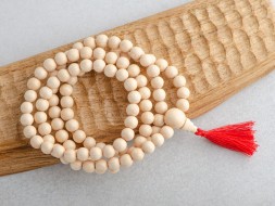 Różaniec #135, jałowiec, 108 koralików