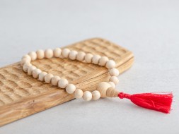 Różaniec #136, jesion, 27 koralików