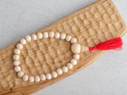 Różaniec #136, jesion, 27 koralików