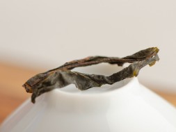 Huang Zhi Xiang (Pojedyncze krzewy o aromacie żółtej akacji), AAА, 2024