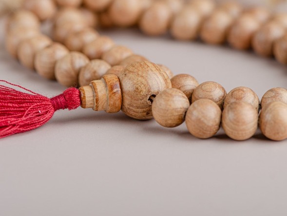 Różaniec #154, jałowiec, 54 koraliki