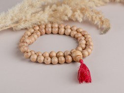 Różaniec #154, jałowiec, 54 koraliki