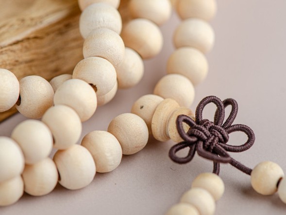 Różaniec #156, drewno, 108 koralików, na gumce