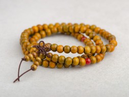 Różaniec #74, drewno w kolorze trawy, 108 koralików