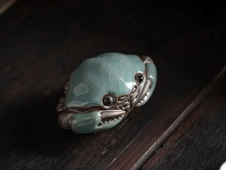 Krab, figurka herbaciana, ceramika
