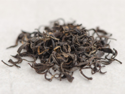 Herbata czerwona Kolor Querti (Złoty pączek) od babci Nargizy, АА, Gruzja, 2025