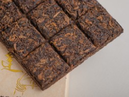 Shu Pu Erh Jin Zheng Bai Liang (Biały Lotos ze złotymi igłami), АА, 2023