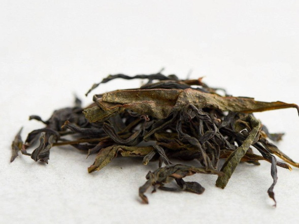 Da Wu Ye Dan Cong (Pojedyncze krzewy z dużymi ciemnymi liśćmi), AA, 2022