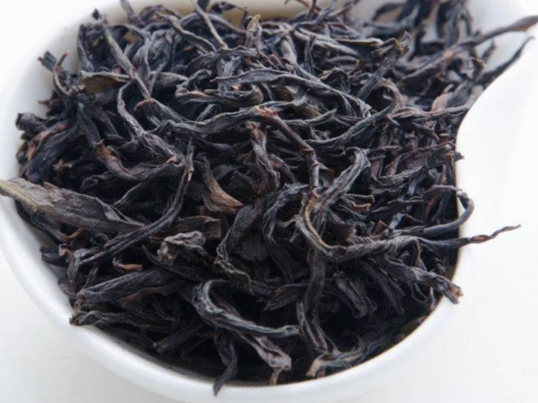 Bai Ye Dan Cong (Pojedyncze krzewy z białymi liśćmi), AA, 2025