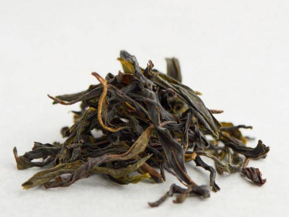 Ya Shi Xiang Dan Cong (Pojedyncze krzewy o aromacie kaczego gnoju), AA, 2022