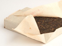 Sheng Pu Erh Yiwu San Mian Hong Qi (Trzy czerwone sztandary), ААА, 2002 