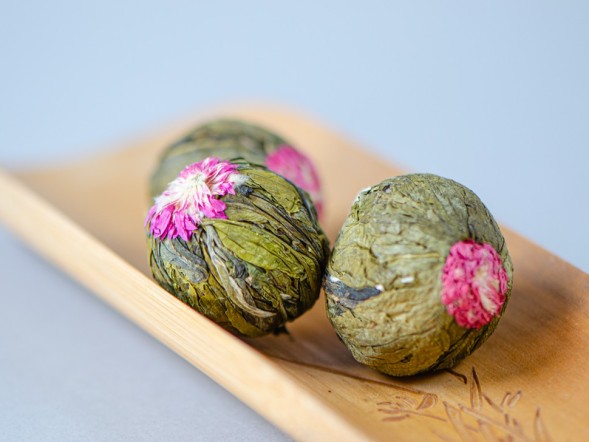 Kwitnąca bombonierka Yu Long Tao (Nefrytowa broskwinia smoka), AAA, 2022