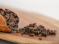 Ku Gua Te Guan Yin (Żelazna Bogini Miłosierdzia w gorzkiej dyni), AA, 2008