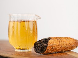 Ku Gua Te Guan Yin (Żelazna Bogini Miłosierdzia w gorzkiej dyni), AA, 2008