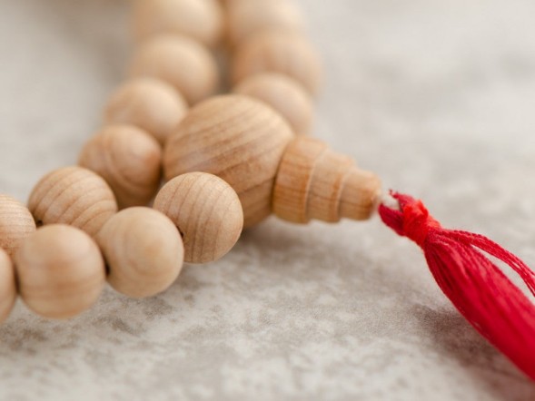 Różaniec #104, jałowiec, 54 koraliki