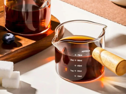 Chahai ze skalą pomiarową, szkło, drzewno, 100 ml