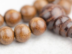 Różaniec #116, akacja, 54 koraliki