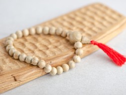 Różaniec #132, barwiony jesion, 27 koralików